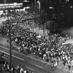 Montagsdemonstration Leipzig, 23-10-1989. Foto: Bundesarchiv, Bild 183-1989-1023-022 - Friedrich Gahlbeck - CC-BY-SA 3.0